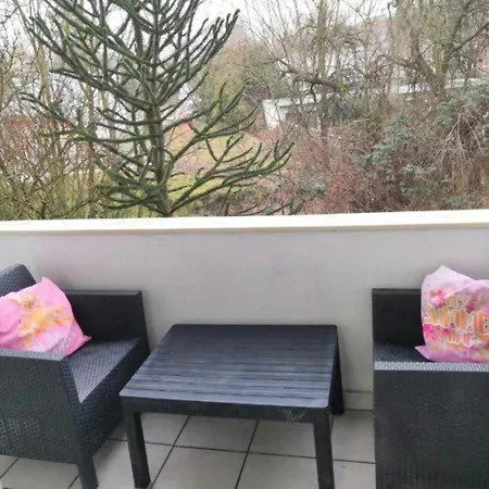 Am Bahnhof Mit Balkon